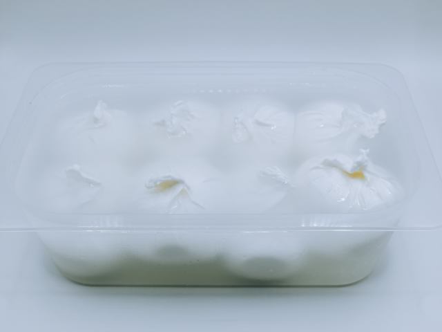BURRATA 125 GR BANDEJA DE 1 KG 8 PIEZAS