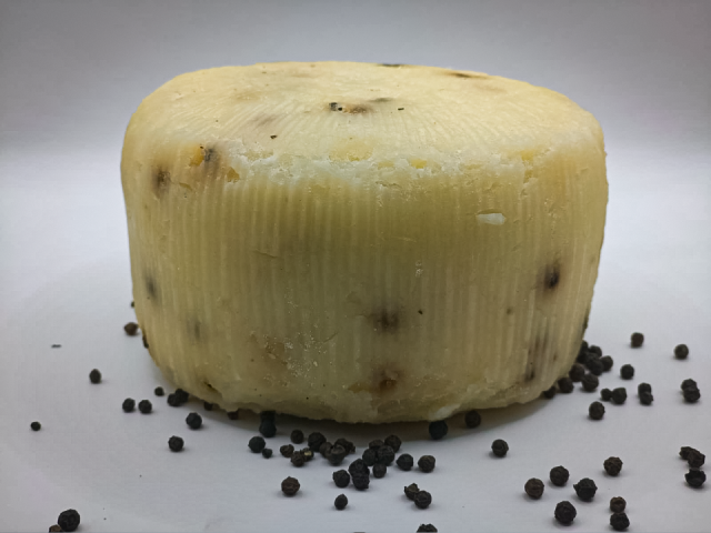 QUESO  PIMIENTA NEGRA SEMICURADO  REDONDO
