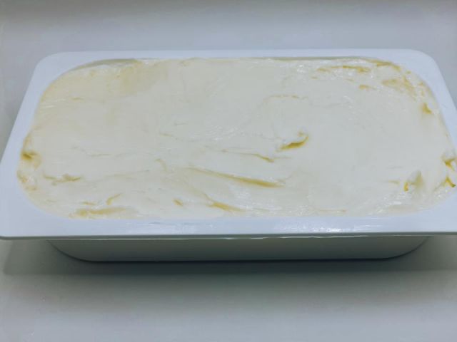 MANTEQUILLA 1 KG BANDEJA