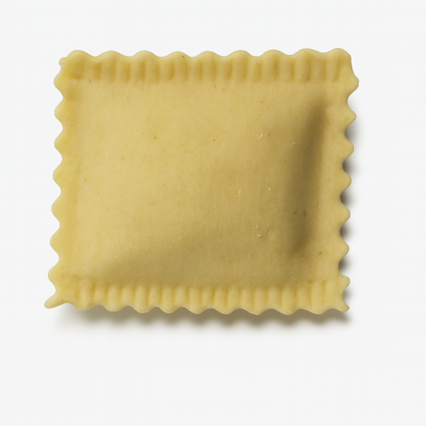RAVIOLI RULO DE CABRA CON CEBOLLA CARAMELIZADA